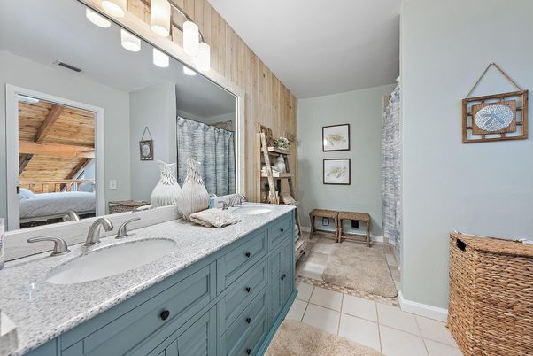 Bathroom, Dual Sink Vanities, Interior