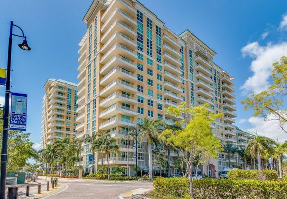Exterior, Facade, Condo Building