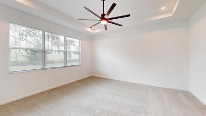 Empty room, Interior