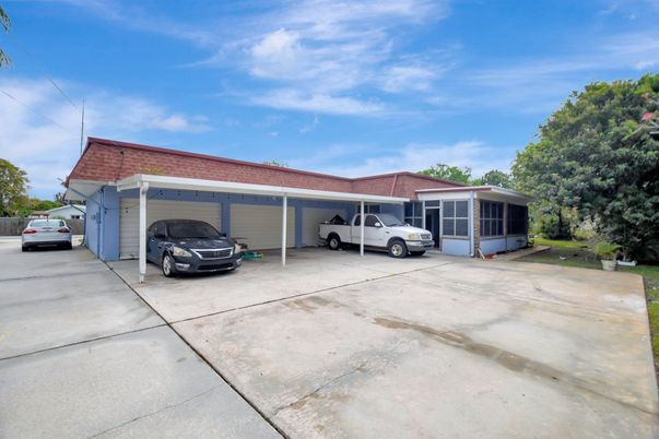 Detached Garage, Exterior