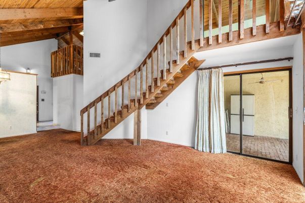 Empty room, Interior, Wooden Beams, Wooden Ceilings