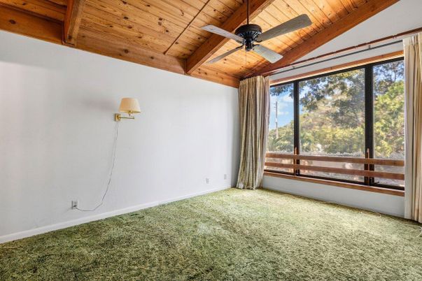 Empty room, Interior, Wooden Beams, Wooden Ceilings