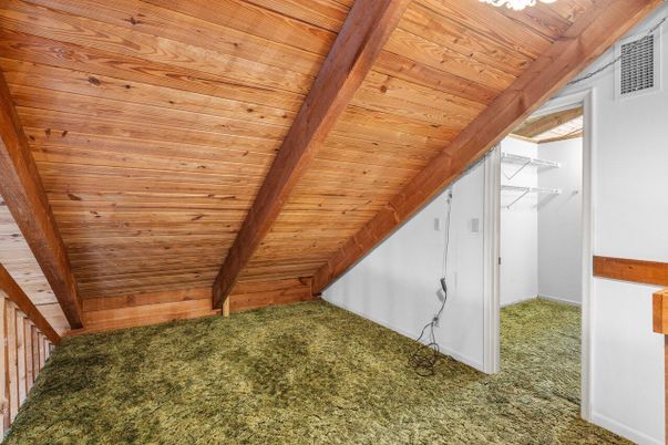 Empty room, Interior, Wooden Beams, Wooden Ceilings