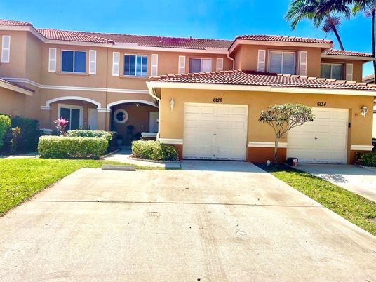 Attached, Exterior, Facade, Mediterranean