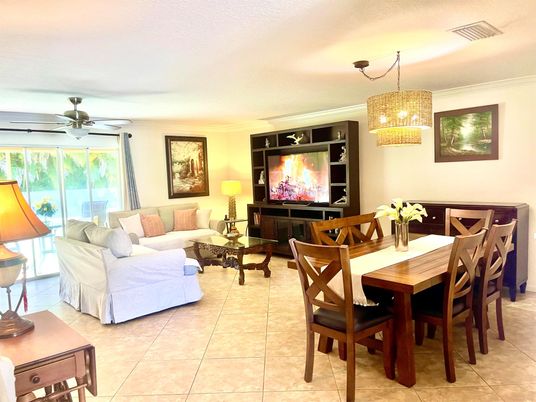 Chandelier, Dining room, Interior, Living room