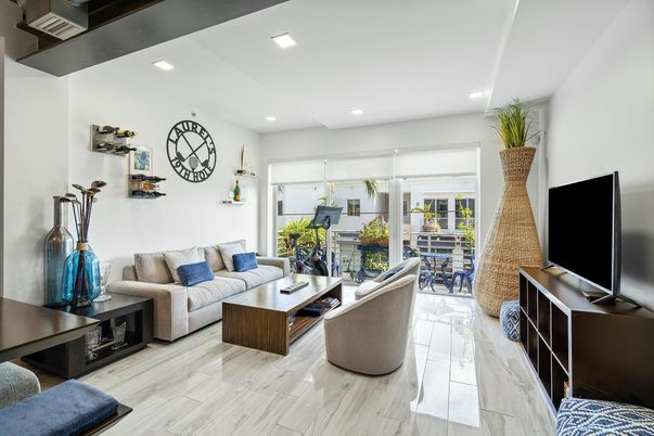 Fitness Equipment, Interior, Living room, Recessed Lighting, Wood Texture Flooring