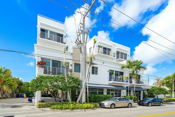 Exterior, Facade, Rowhouse