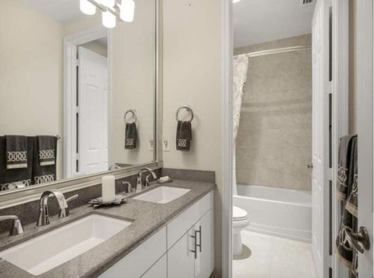 Bathroom, Dual Sink Vanities, Interior, Recessed Lighting