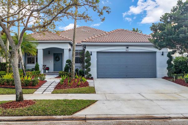 Attached, Exterior, Facade, Spanish Mediterranean