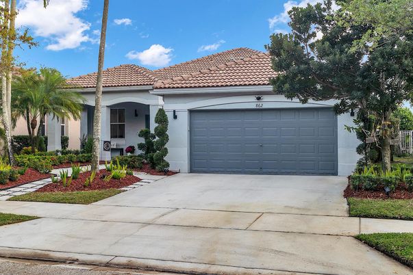 Attached, Exterior, Facade, Spanish Mediterranean