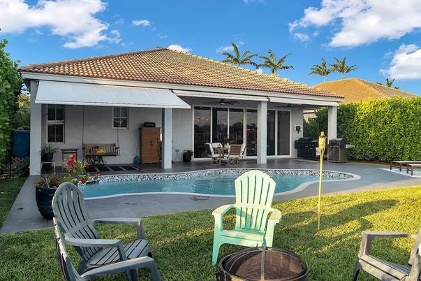 Exterior, Pool