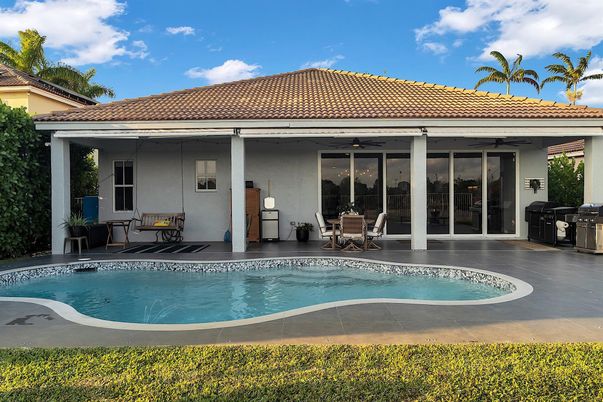 Exterior, Pool