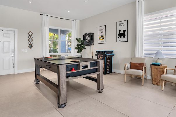 Game Room, Interior, Recessed Lighting