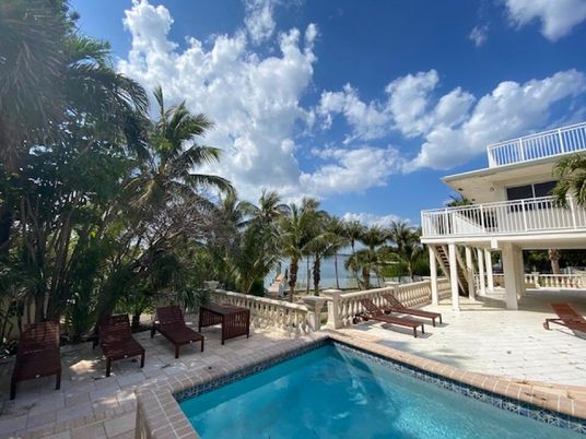 Exterior, Pool, Water