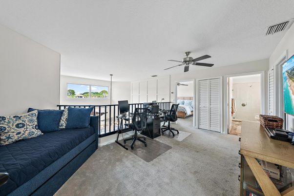 Home Office, Interior