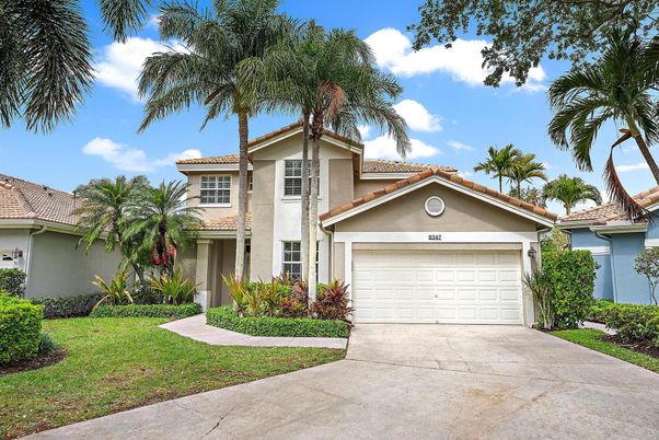 Attached, Exterior, Facade, Mediterranean