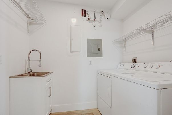 Interior, Utility Closets, Washer, Wood Texture Flooring
