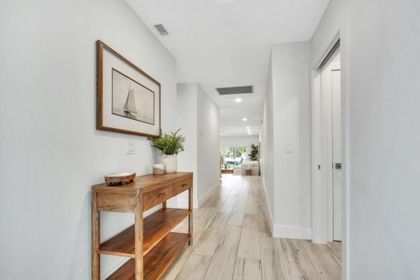 Interior, Recessed Lighting, Wood Texture Flooring