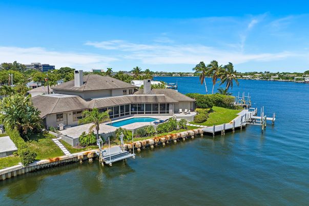 Exterior, Lake