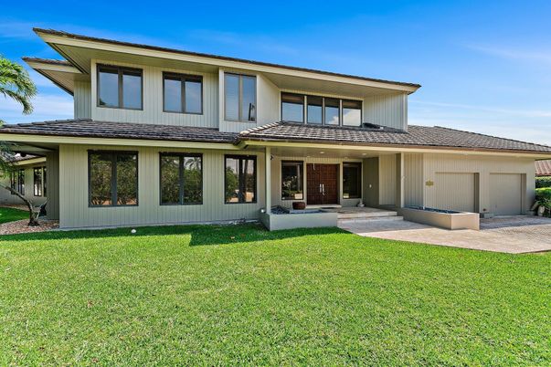 Attached, Backyard, Exterior, Facade, Modern