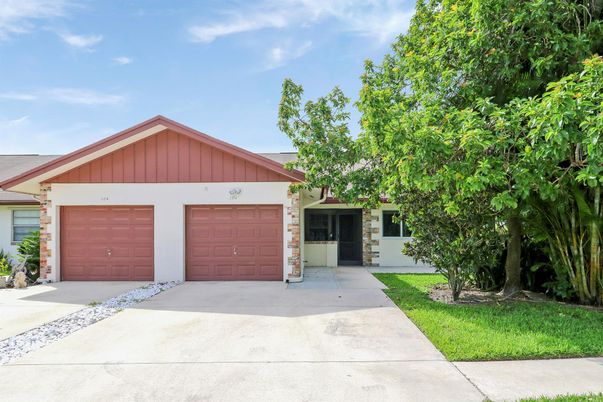 Attached, Exterior, Facade, Ranch