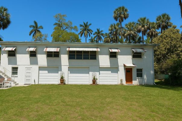 Exterior, Facade, Raised Ranch