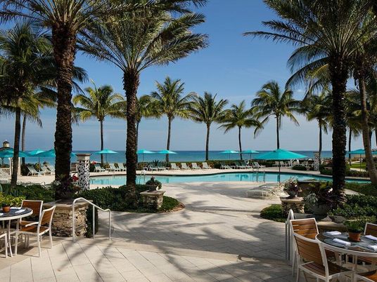 Exterior, Lake, Pool, Water