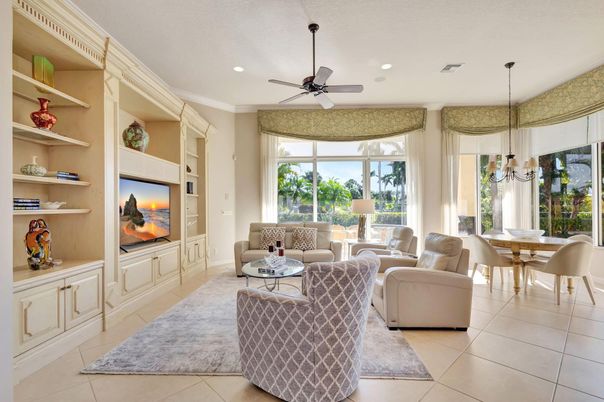Dining room, Interior, Living room, Pendant Lights, Recessed Lighting