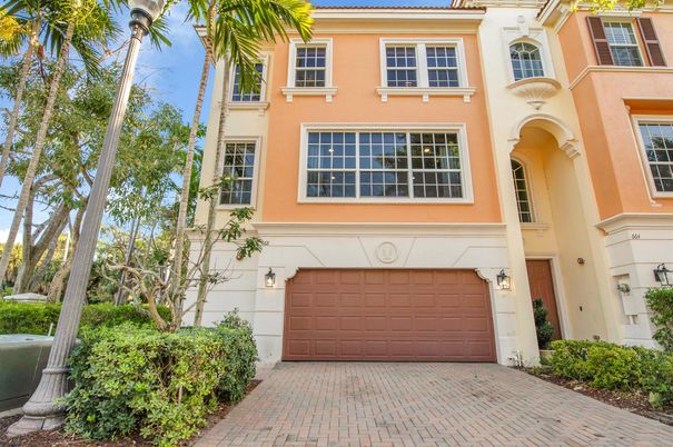 Attached, Exterior, Facade, Mediterranean