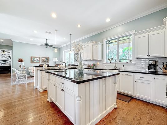 Dining room, Interior, Kitchen, Pendant Lights, Recessed Lighting, Wood Texture Flooring