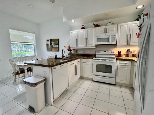 Dining room, Interior, Kitchen, Recessed Lighting, Stainless Steel Appliances
