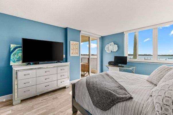 Bedroom, Interior, Water, Wood Texture Flooring
