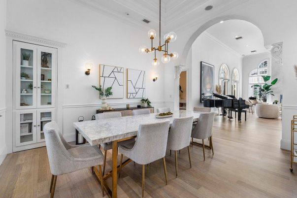Dining room, Interior, Pendant Lights, Piano, Recessed Lighting, Wood Texture Flooring