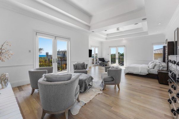 Bedroom, Interior, Recessed Lighting, Water, Wood Texture Flooring