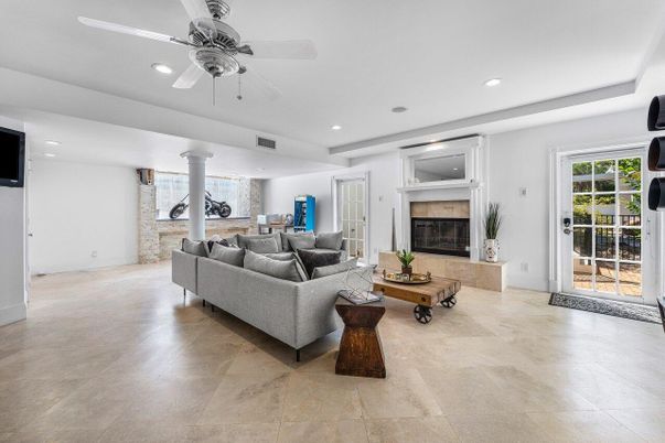 Fireplace, Interior, Living room, Recessed Lighting