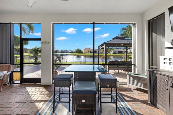 Interior, Sun Room, Water