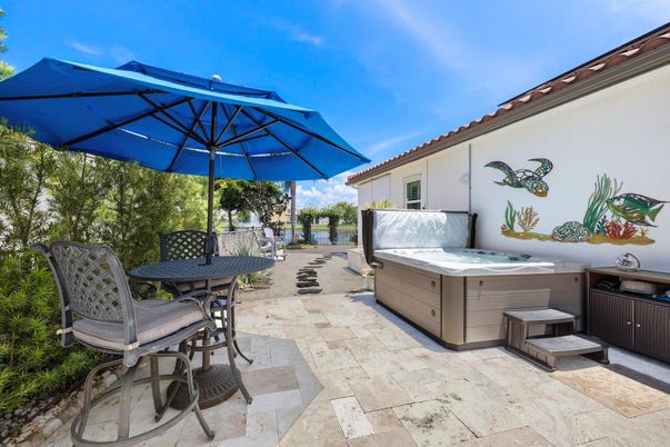 Exterior, Hot Tub