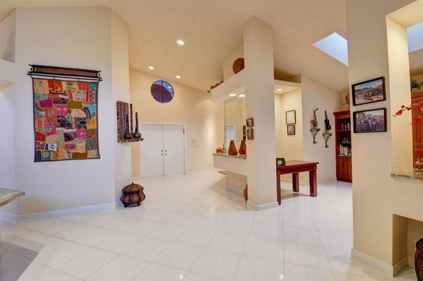 Game Room, Interior, Recessed Lighting
