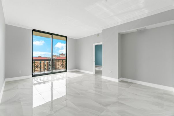 Empty room, Interior, Water