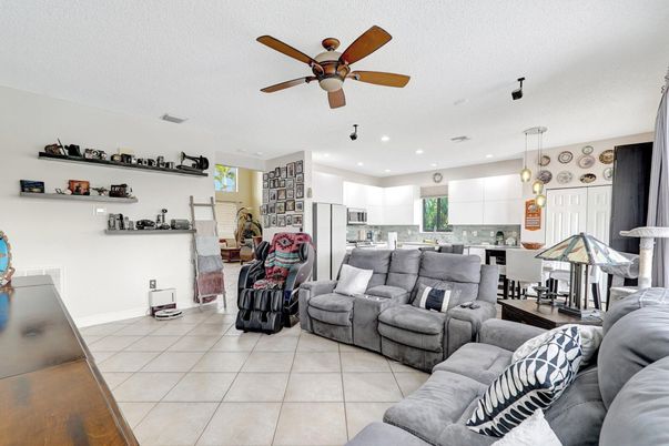 Interior, Kitchen, Living room, Pendant Lights, Recessed Lighting, Stainless Steel Appliances