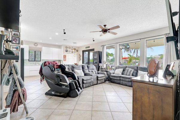 Interior, Living room, Pendant Lights, Recessed Lighting