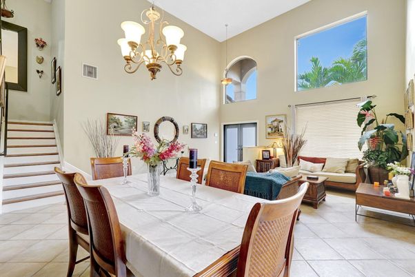 Chandelier, Dining room, Interior, Living room