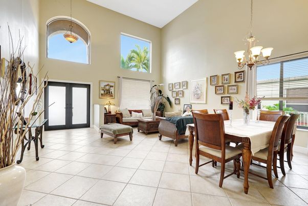 Chandelier, Dining room, Interior, Living room, Pendant Lights