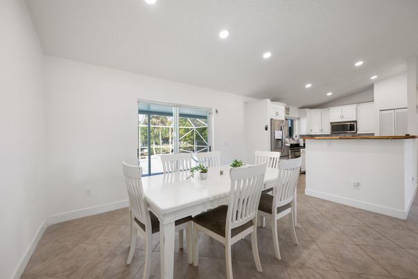Dining room, Interior, Kitchen, Recessed Lighting, Stainless Steel Appliances