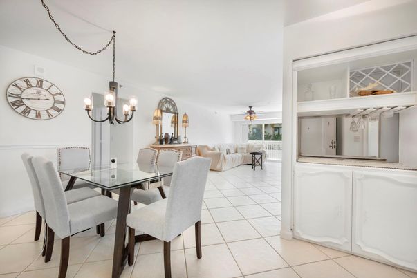 Chandelier, Dining room, Interior, Living room