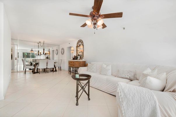 Dining room, Interior, Living room, Pendant Lights