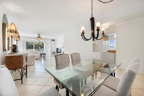Dining room, Interior, Living room, Pendant Lights
