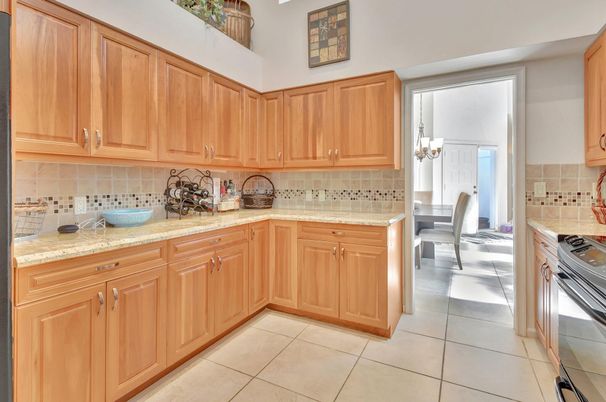 Chandelier, Dining room, Interior, Kitchen