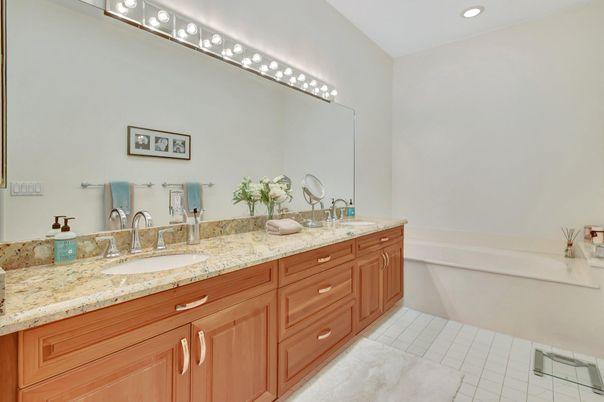 Bathroom, Dual Sink Vanities, Interior, Recessed Lighting