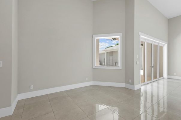 Empty room, Interior
